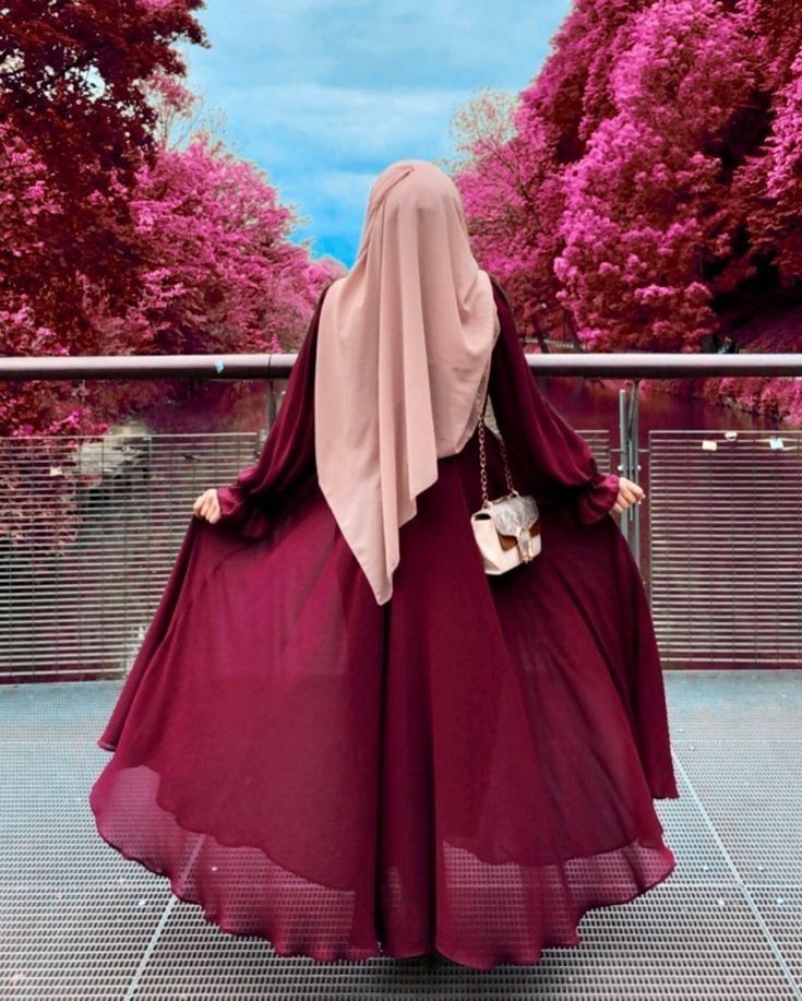 Glamorous Hijab Girls DPs that Dazzle