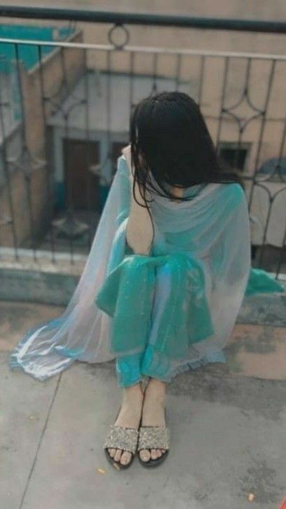 Graceful and Gorgeous: Indian Girl DPs to Embrace