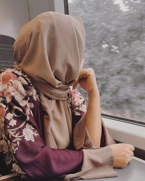 Inspiring Hijab Girl DPs for Confident Women