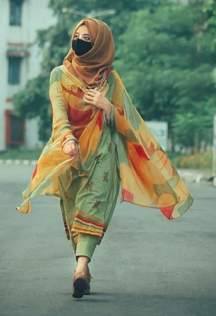 Unique Hijab Girl Pics for Your Online Presence